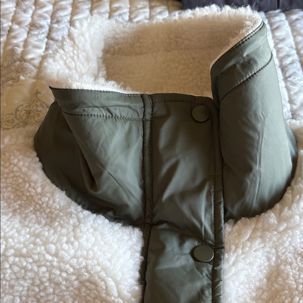 NWOT Athleta Sherpa Jacket with Olive quilted accents size Medium - Picture 3 of 6
